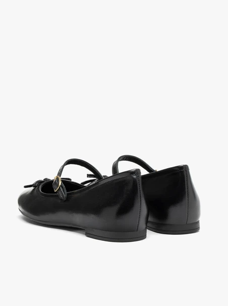 Black ballet flats