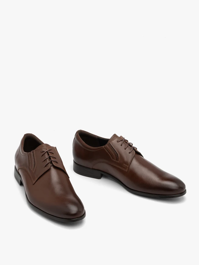 Men’s brown lace-up shoes