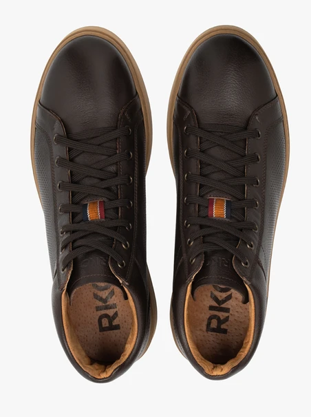 Braune Sportstiefel