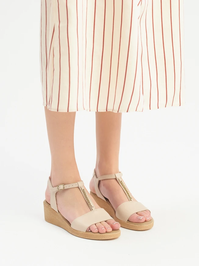 Cremefarbene Damen-Kettensandalen