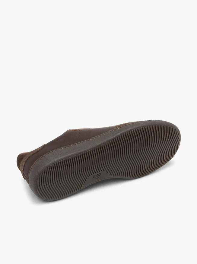 Braune halbe Sportschuhe mit flacher Sohle