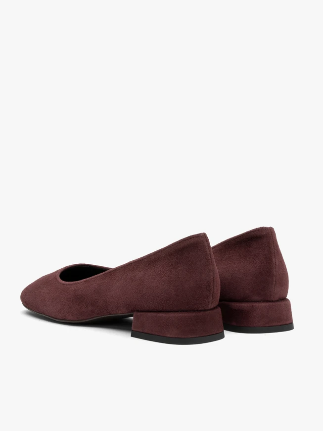 Kastanienbraune Velours-Pumps