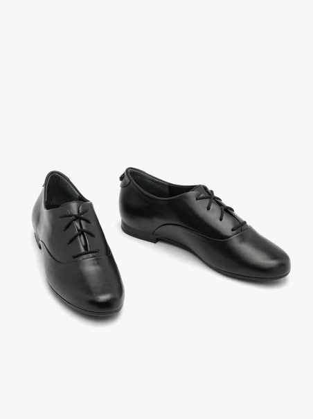 Schwarze Halbschuhe mit flachem Boden