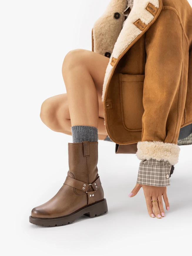 Biker-Stiefel mit Metallverzierungen