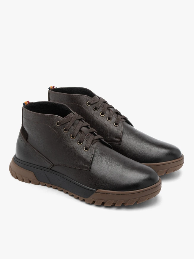 Braune Sportstiefel