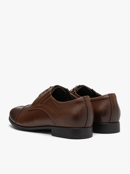 Men’s brown lace-up shoes