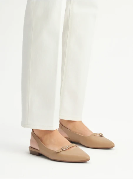 Beigefarbene Slingback-Ballerinas