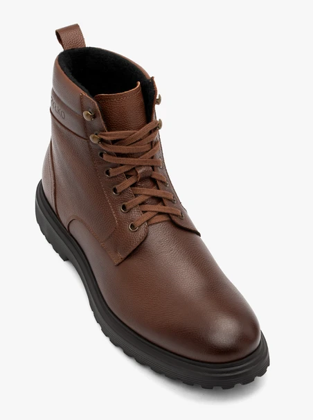 Braune isolierte Stiefel