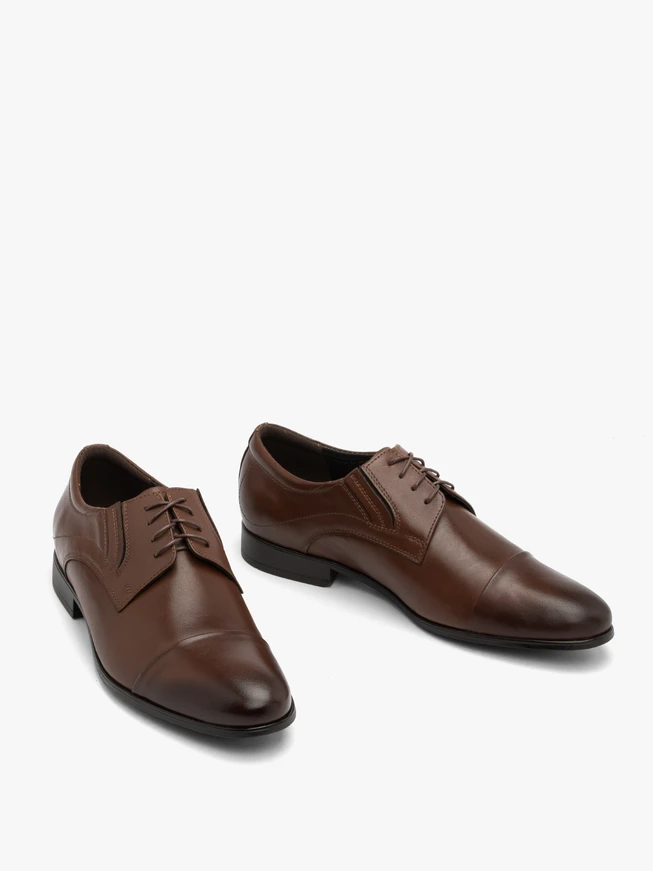 Men’s brown lace-up shoes