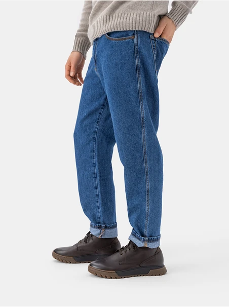 Braune Sportstiefel