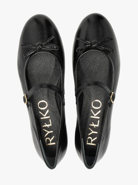 Black ballet flats