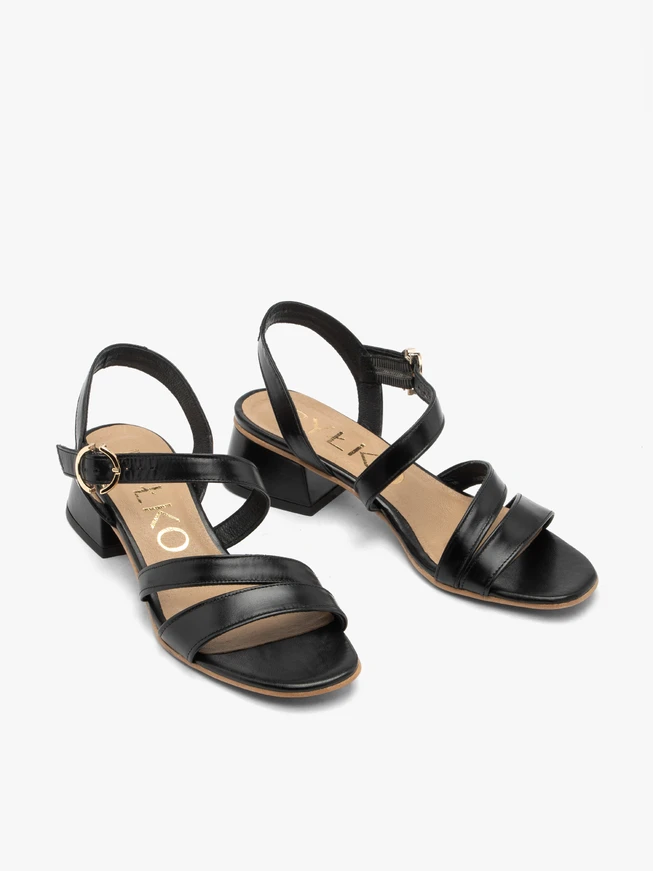 Schwarze niedrige Stiletto-Sandalen
