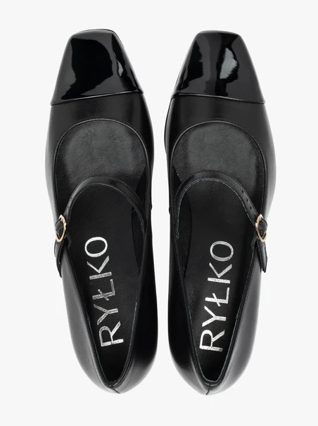 Schwarze Pumps mit lackierter Nase