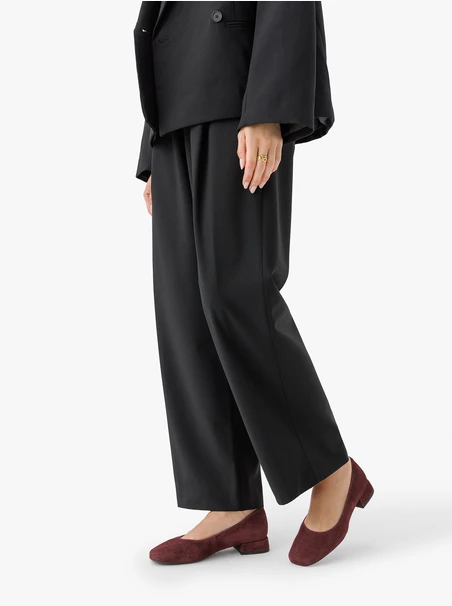 Kastanienbraune Velours-Pumps