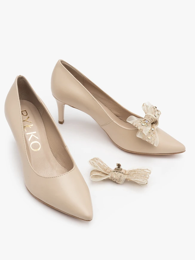 Beige pumps with detachable bow