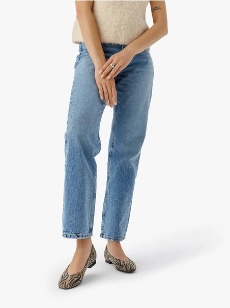 Beinge and black ballet flats