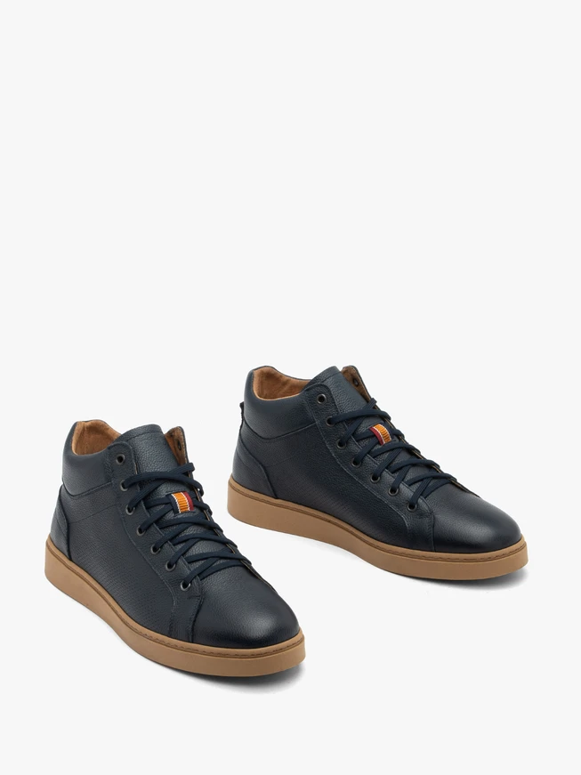 Marineblaue unisolierte Stiefel