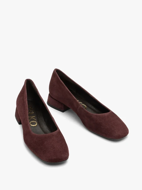 Kastanienbraune Velours-Pumps