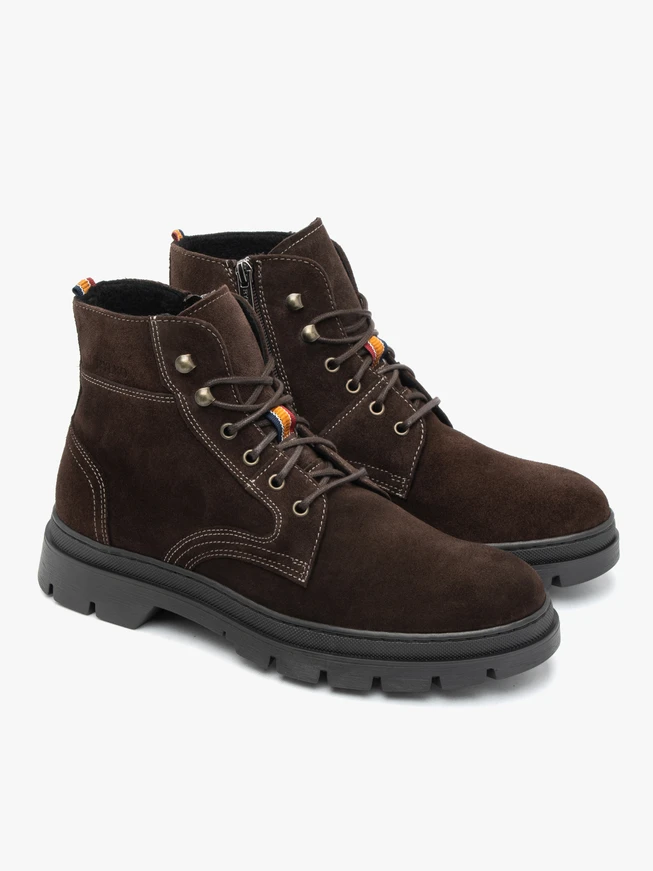 Men’s dark brown boots