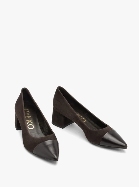 Velours-Pumps in Schokolade