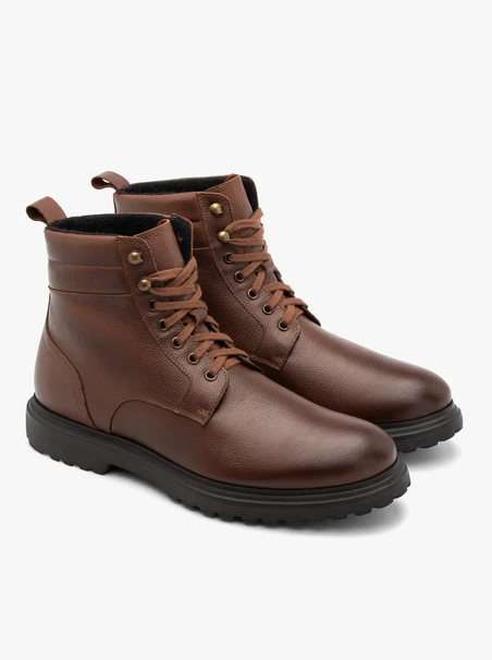 Braune isolierte Stiefel