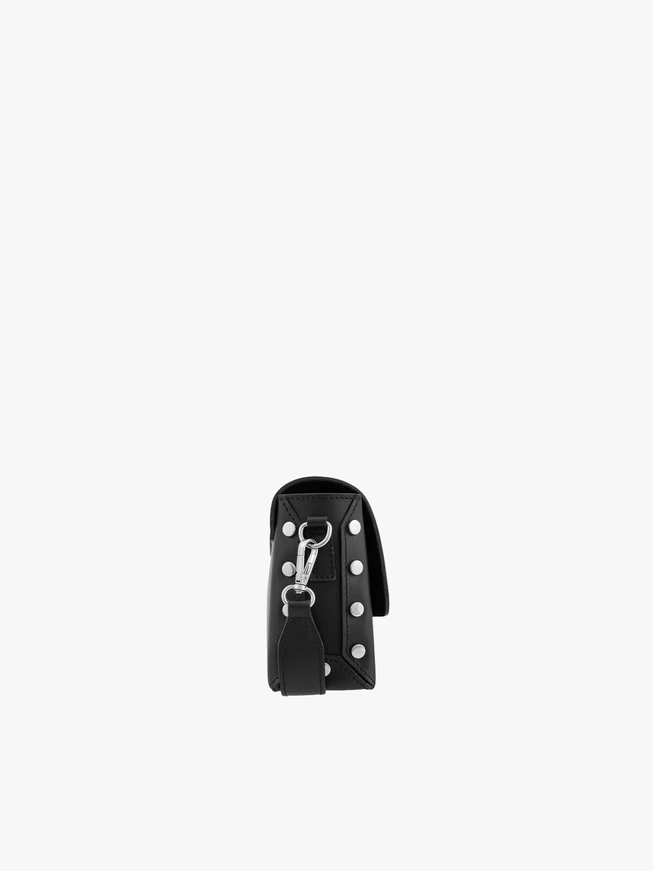 Schwarze kleine Handtasche mit Kette