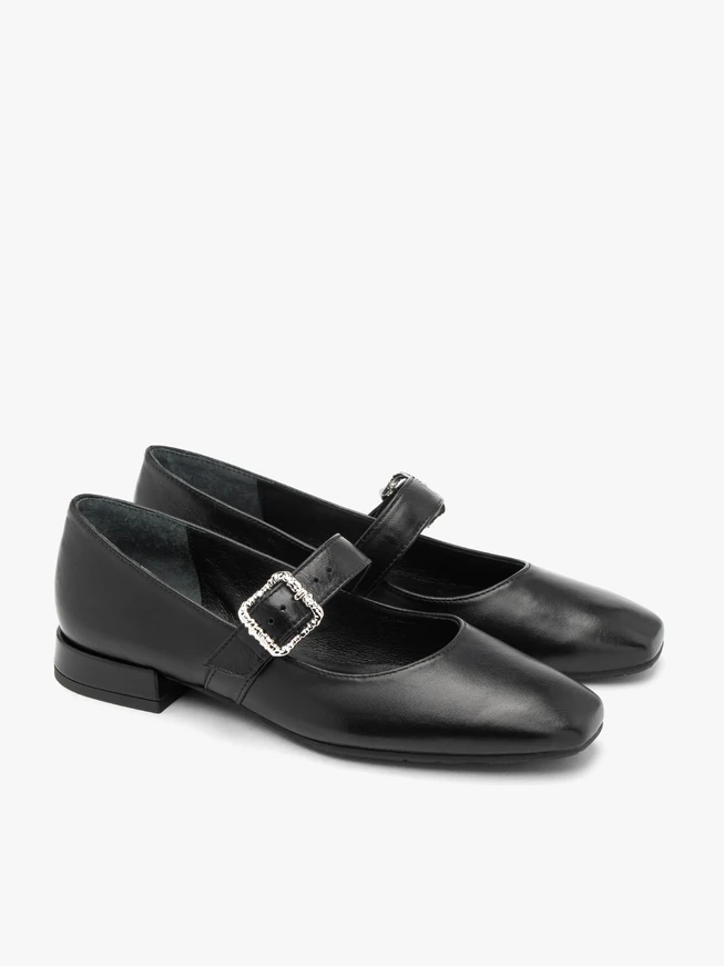 Schwarze Ballerinas mit Zierschnalle