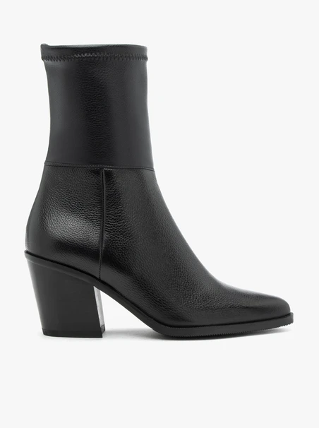 Schwarze höhere Stöckelschuhe