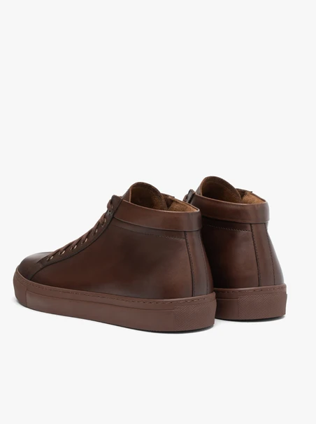 Braune Sportstiefel aus Leder