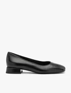 Schwarze klassische Pumps aus genarbtem Leder