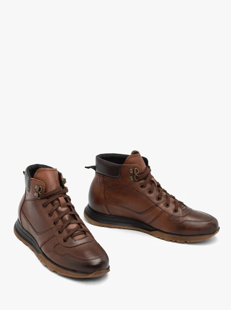 Braune isolierte Stiefel