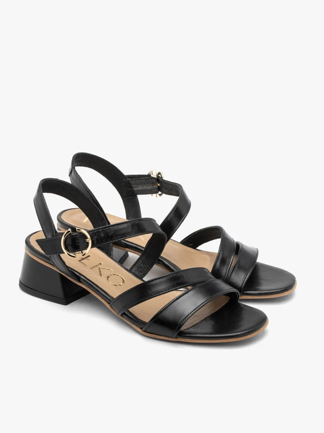 Schwarze niedrige Stiletto-Sandalen