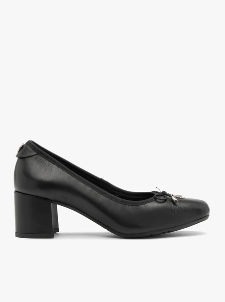 Schwarze Pumps mit Schleifenabsatz Blockabsatz