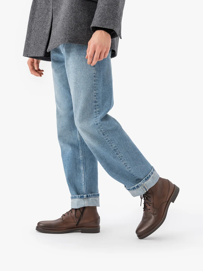 Braune isolierte Stiefel