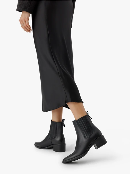 Schwarze Stiletto-Absätze aus Leder