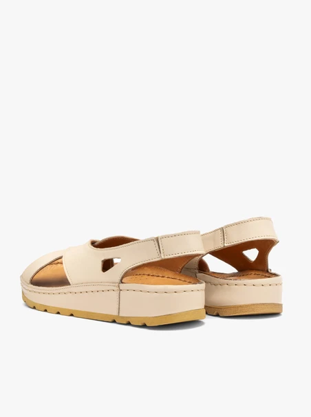 Cremefarbene Damensandalen mit dickerem Boden