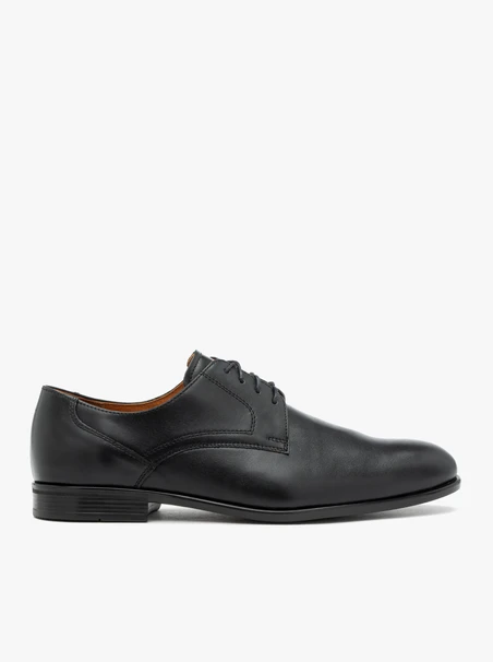 Schwarze Schnürhalbschuhe