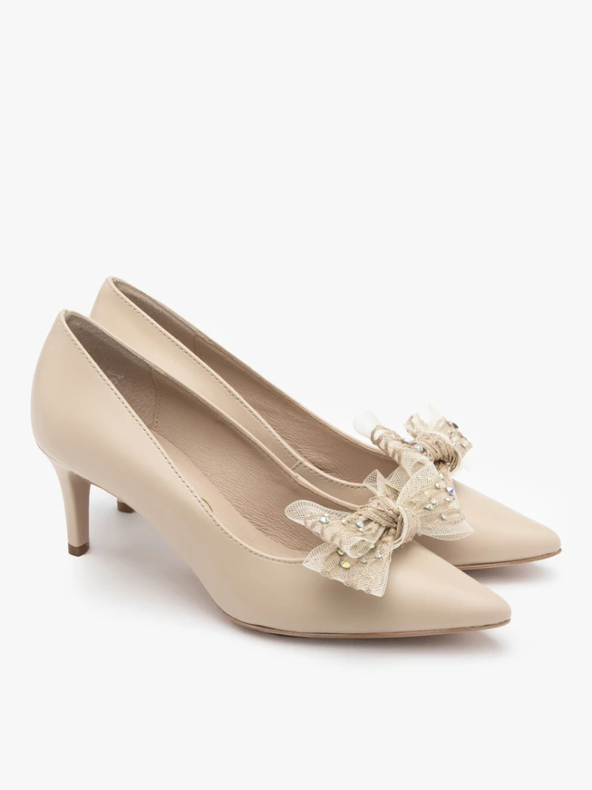 Beige pumps with detachable bow