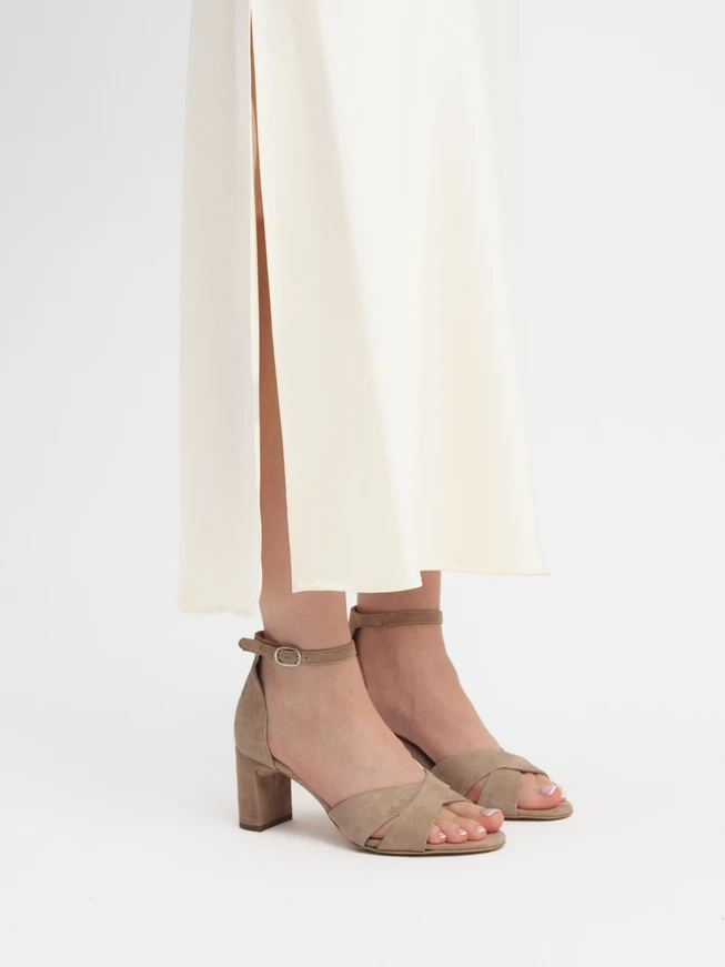 Beige Damen-Sandalen mit Absatz