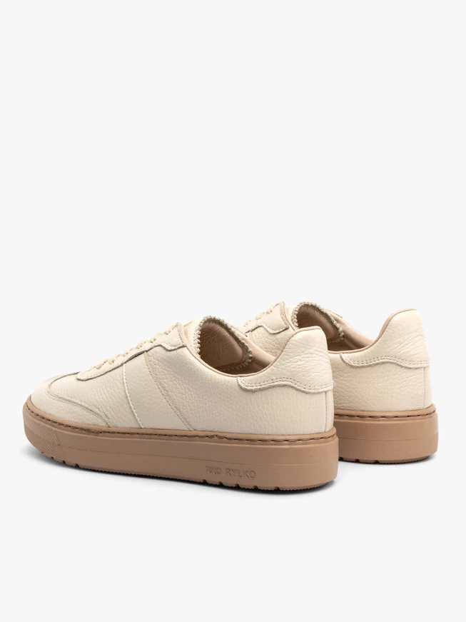 Cremefarbene Sporthalbschuhe mit dunkelbeiger Sohle
