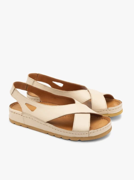 Cremefarbene Damensandalen mit dickerem Boden