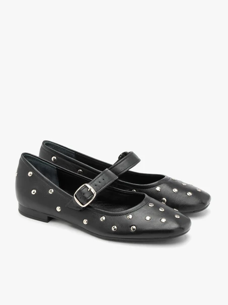 Schwarze Nietenballerinas