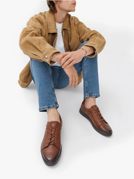 Braune Freizeithalbschuhe
