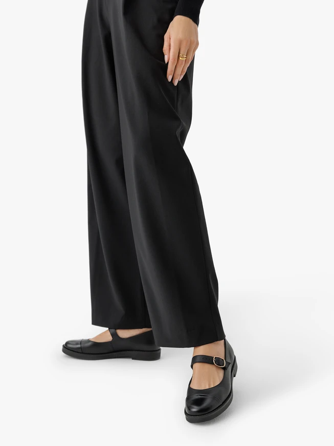 Schwarze Ballerinas mit Riemen und Schnalle