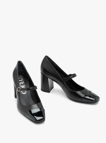 Schwarze Pumps mit lackierter Nase