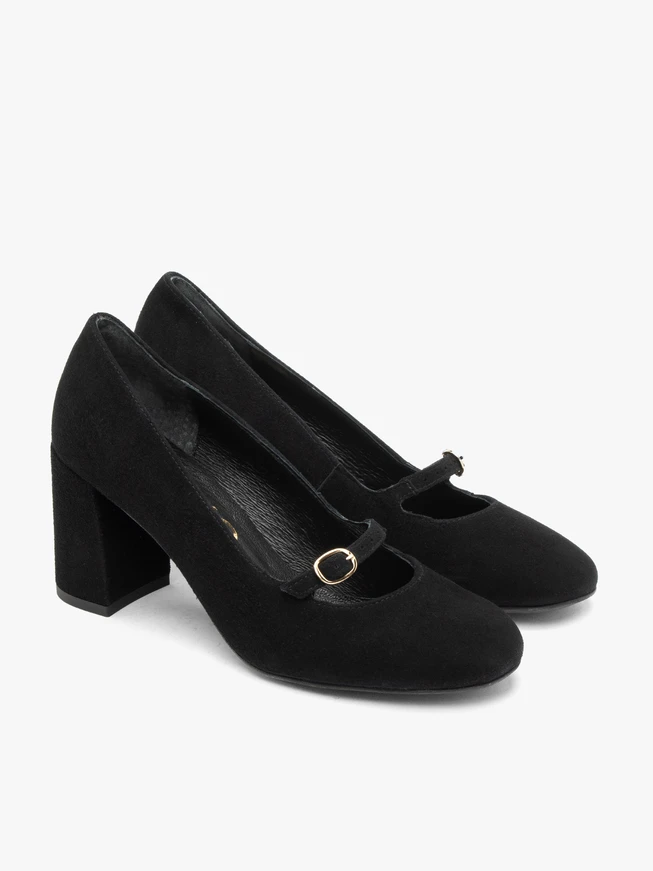 Schwarze Pumps mit Absatz und Riemen aus Veloursleder