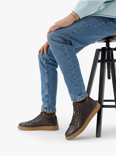Braune Sportstiefel