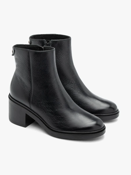 Schwarze klassische Stöckelschuhe