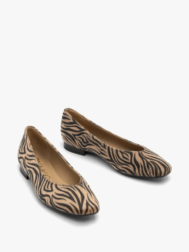 Geometrisch bedruckte Ballerinas in Beige und Schwarz