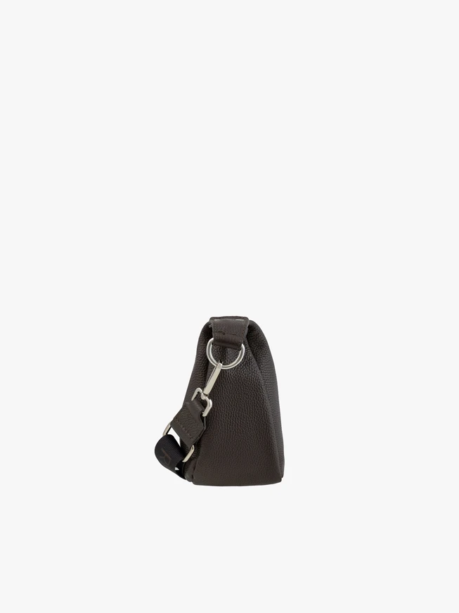 Brown medium-sized spacious handbag